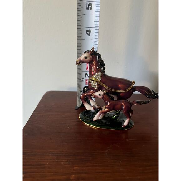 Cherished Treasures Vintage Arabian Mare & Foal Rhinestone Enamel Trinket Box - Picture 8 of 8